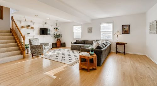224 Oak St, Elmhurst IL  60126-2632 exterior