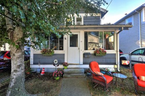 11 Deerfield Ave, Milford, CT 06460-7317