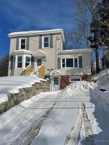 52 Pleasant St, Lewiston, ME 04240-4946