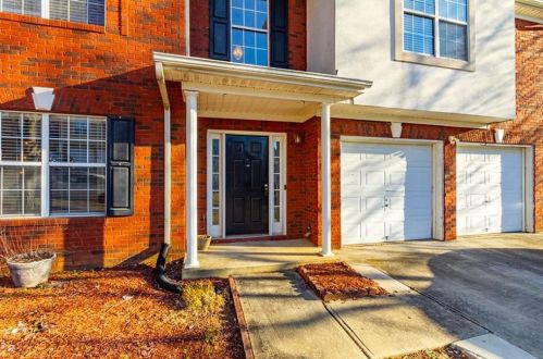 2562 Pierce Cir, Lithonia, GA 30078-5765