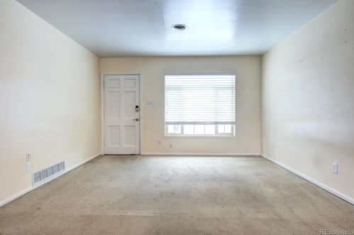 928 Scranton St, Denver CO  80011-6404 exterior