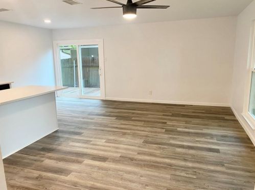 2600 Carlow Dr, Austin TX  78745-4300 exterior