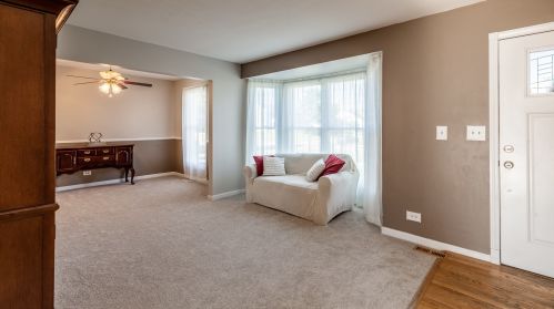 723 Cypress Ln, Carol Stream, IL 60188-9197