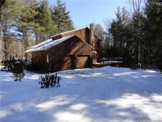 34 Bridle Dr, Winsted, CT 06063-3422