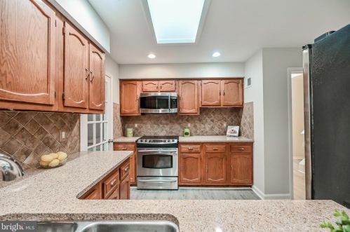 5074 Queens Wood Dr, Springfield VA  22015-1530 exterior