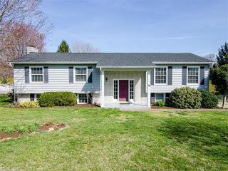 99 Dogwood Dr, Weaverville, NC 28787-9473