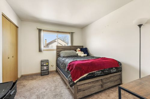 302 Wheatfield Rd, Matteson IL  60443-1300 exterior