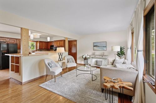 208 Colleen Ave, Saint Paul MN  55126-6252 exterior