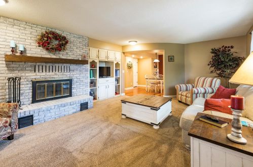 8601 Wood Cliff Rd, Minneapolis, MN 55438-1552