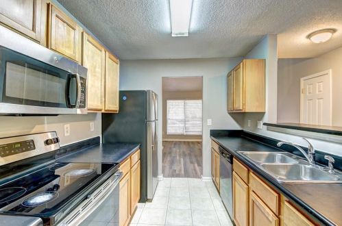 2249 Charleston Pointe, Atlanta GA  30316-3018 exterior