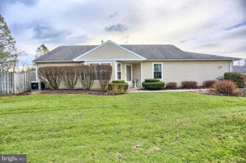 701 Highlands Dr, Harrisburg, PA 17111-6913