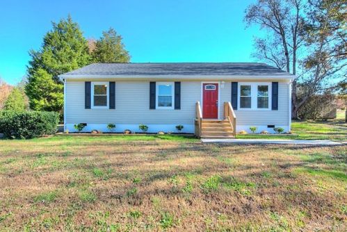 3901 Shoreview Dr, Sutherland, VA 23885-9588