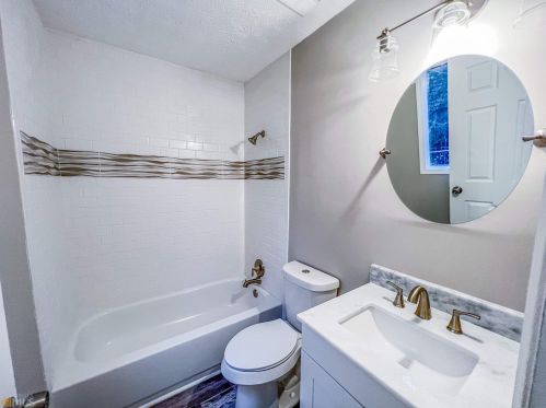 3267 Creekwood Dr, Rex GA 30273-2117 exterior