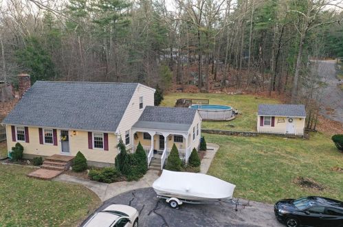 82 Winsor Ave, Providence, RI 02919-1122
