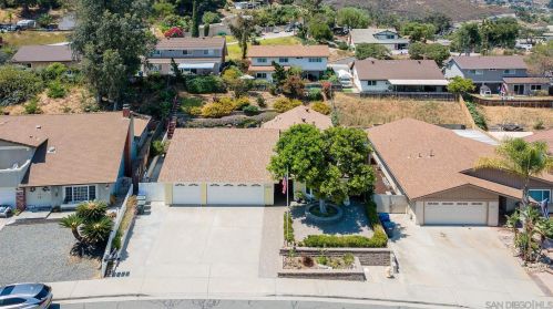 13649 Cunning Ln, Lakeside, CA 92040-4405