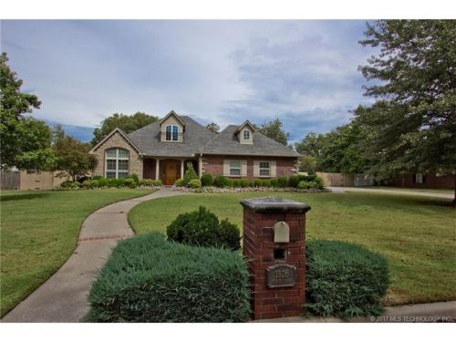 1806 Forest Park Dr, Claremore, OK 74017-9401
