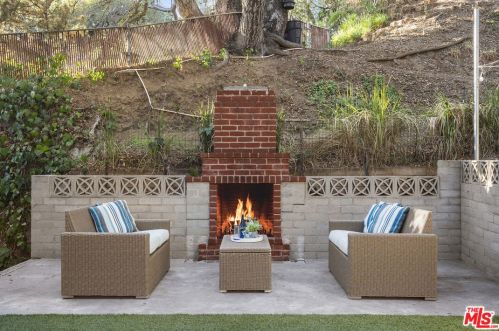 2575 Gardner Pl, Glendale CA  91206-3018 exterior