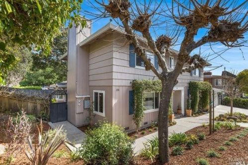 22 Bryn Mawr Dr, San Rafael, CA 94901-1803