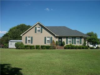 81 Turkey Creek Boat Dock Rd, Tullahoma, TN 37388-6527