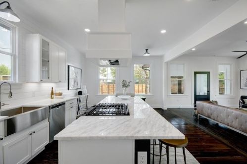 4703 Delores Ave, Austin TX  78721-2001 exterior