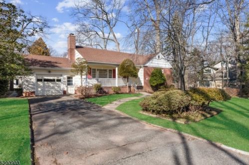 49 Maple Ave, Town Center, NJ 07052-2407
