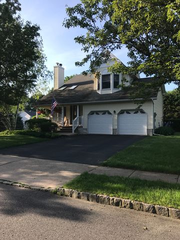 5 Rachel Ct, Clinton, NJ 08809-1382