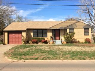 1725 Modelle Ave, Clinton, OK 73601-4254