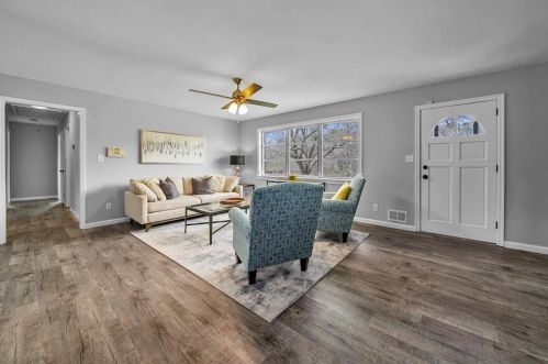 699 Walnut Cir, Marietta, GA 30060-5147