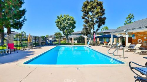 16631 Viewpoint Ln, Huntington Beach CA  92647-7329 exterior