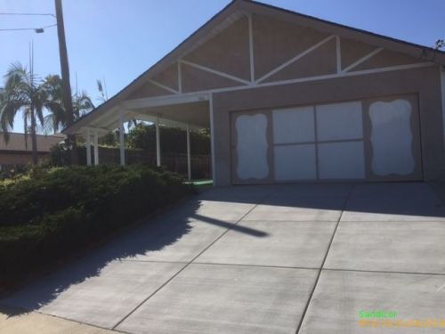 566 Galaxy Dr, Vista CA  exterior
