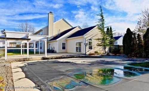 140 Plumstead Dr, East Freehold NJ  07728-9513 exterior