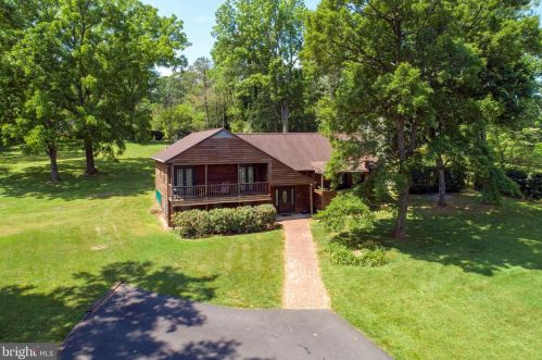 6297 Lee St, The Plains, VA 20198-2247