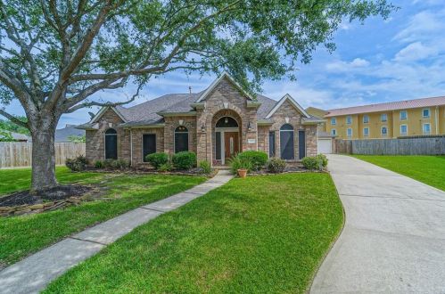 3817 Maple Leaf Cir, Morgans Point, TX 77571-4494