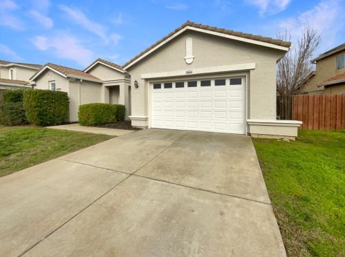 8229 Wooded Brook Dr, Elk Grove, CA 95758-8021