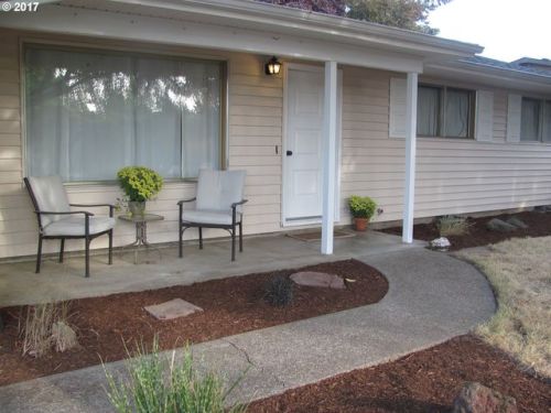2712 College St, Newberg OR  97132-3312 exterior