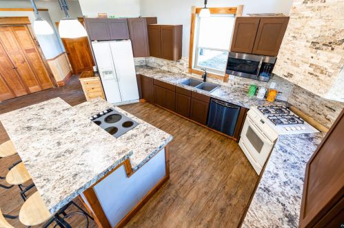 133 Parkwood Dr, Wrenshall, MN 55797-9055