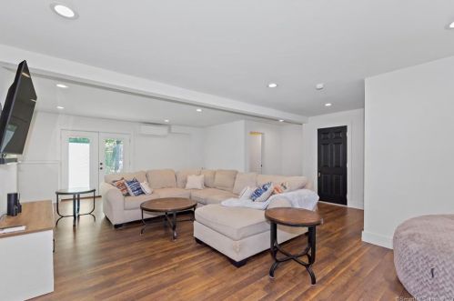 850 Upper Maple St, Killingly CT  06241-2229 exterior