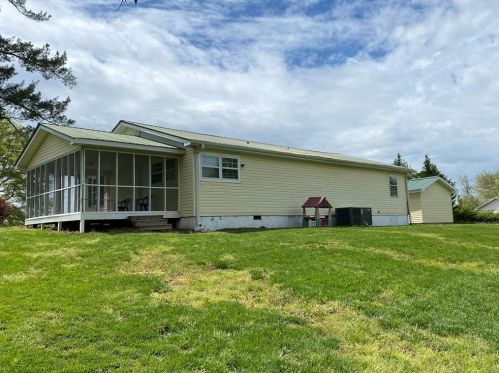 4060 Sutton Rd, Gainesville, GA 30506-3200