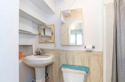 341 Chevy Chase Dr, Glendale CA  91205-4440 exterior