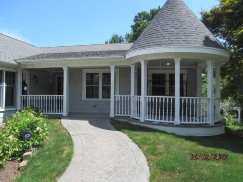 20 Lauren Ct, Warwick, RI 02889-6425