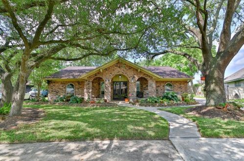 10310 Rocky Hollow Rd, Morgans Point, TX 77571-4250
