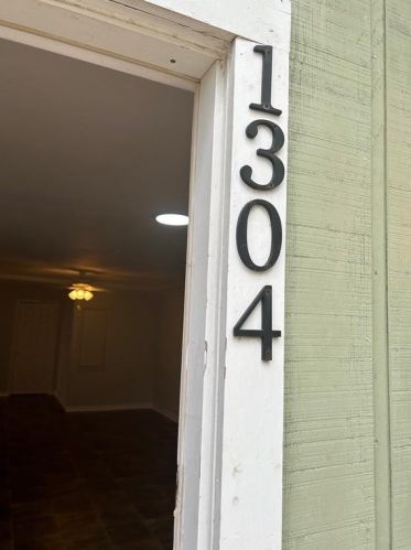 1304 Cometa St, Austin TX  78721-1220 exterior