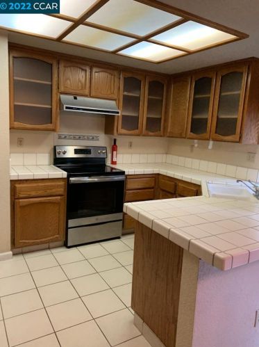 9316 Trenholm Dr, Elk Grove, CA 95758-6531