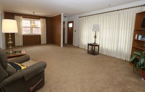 964 Jeannette St, Des Plaines, IL 60016-6349