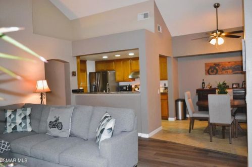 655 Ivywood Ln, Simi Valley, CA 93065-7675