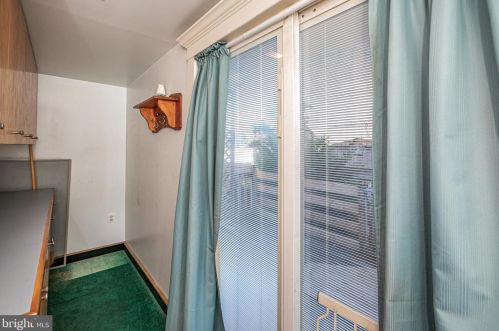 208 Pkwy Ave, Trenton NJ 08618-2749 exterior