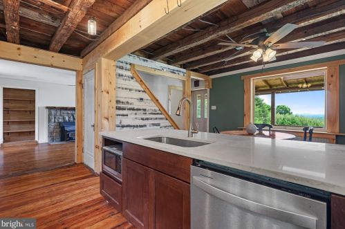 2180 Sky Top Trl, York PA  17315-2272 exterior