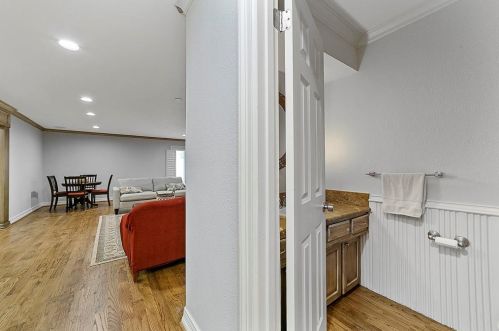 10526 Berry Knl Dr, Dallas TX  75230-4245 exterior