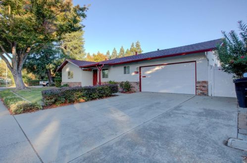 1705 Abbotts Ln, Modesto, CA 95350-0401