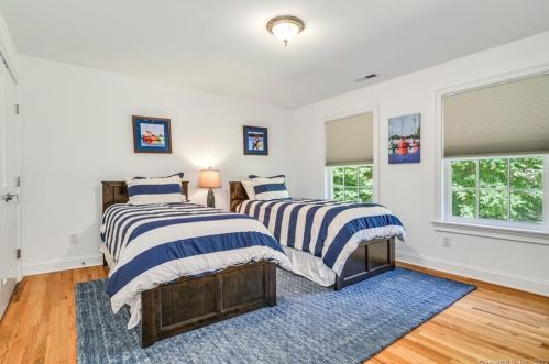 25 Historic Dr, Upper Stepney CT  06468-3207 exterior